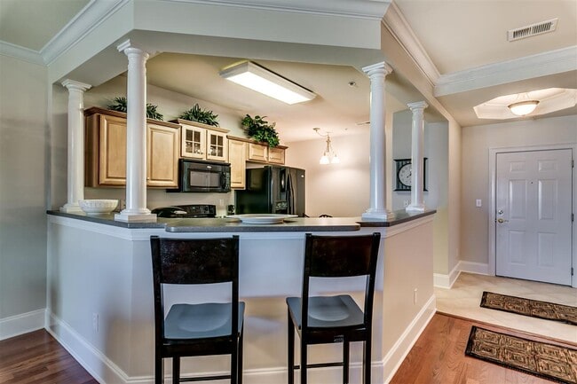 Building Photo - 2180 Waterview Dr
