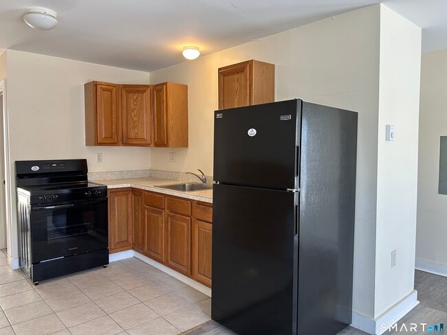 Building Photo - 166 Norwich Ave