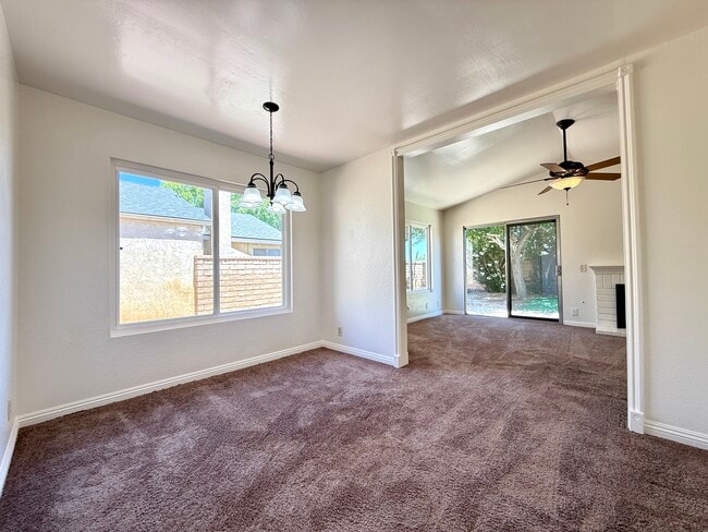 Building Photo - 2711 Nandina Dr