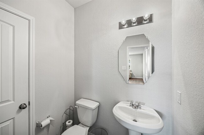 Building Photo - 3919 Faletti Dr