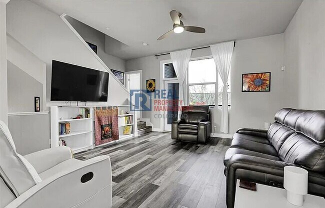 Building Photo - 7040 W Alaska Dr