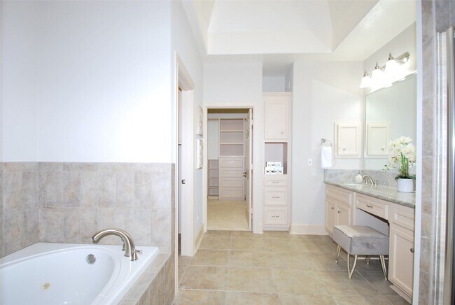 Building Photo - 2410 Dorrington St