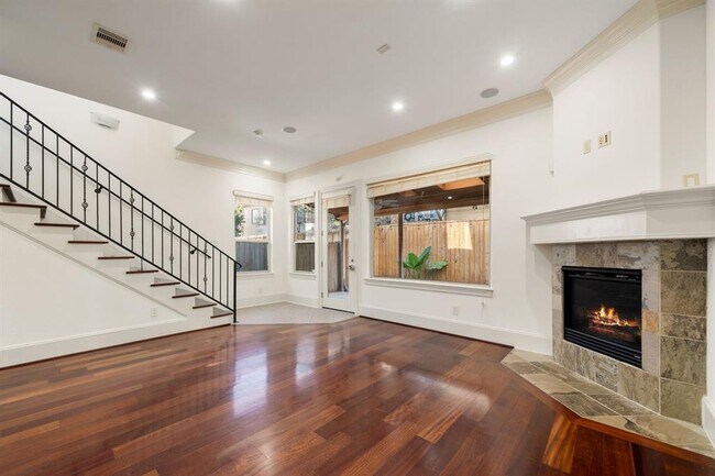 Building Photo - 6115 Hamman St