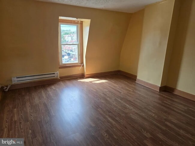 Building Photo - 504 Walnut St