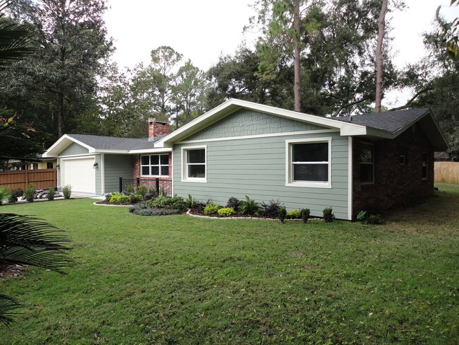 Building Photo - Renovated 4 bedroom/2 bath home in the Sou...