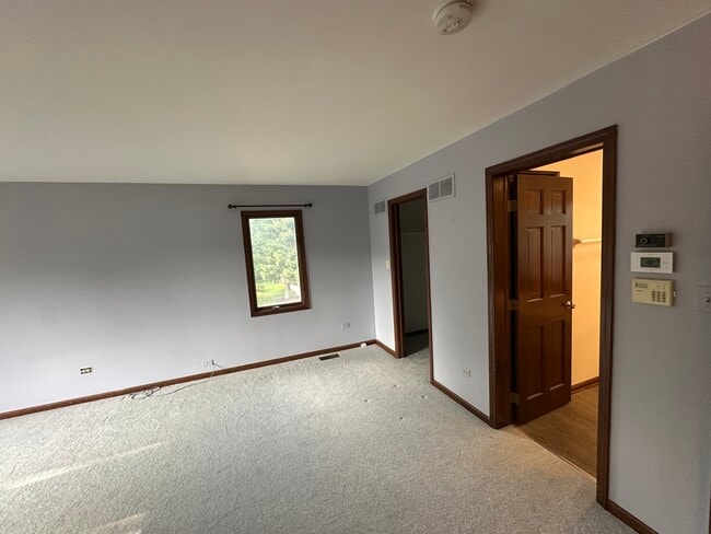 Building Photo - 1055 Knollwood Ln