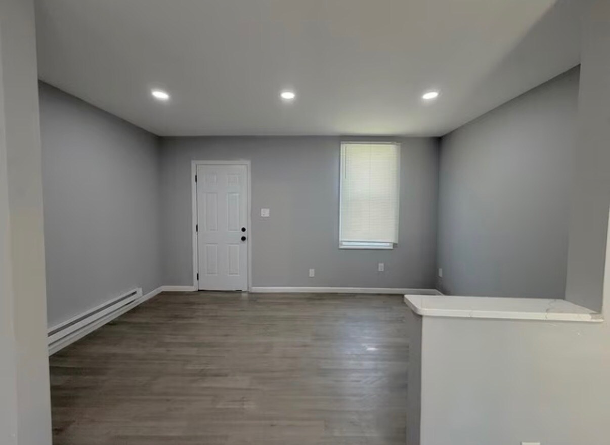 Building Photo - 12 Cedar Aly