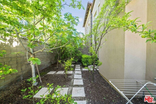 Building Photo - 57 Domani