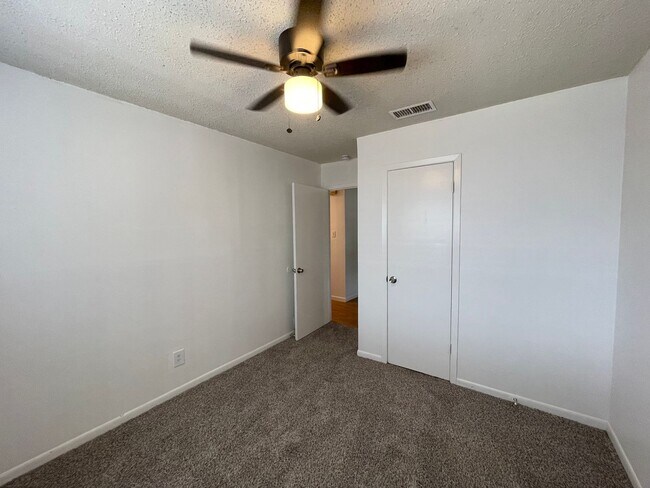 Building Photo - 1508-1510 Blackwell Drive