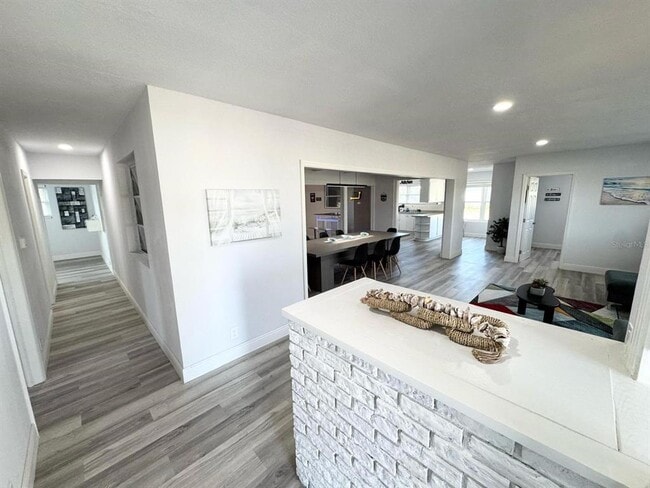 Building Photo - 2326 S Peninsula Dr