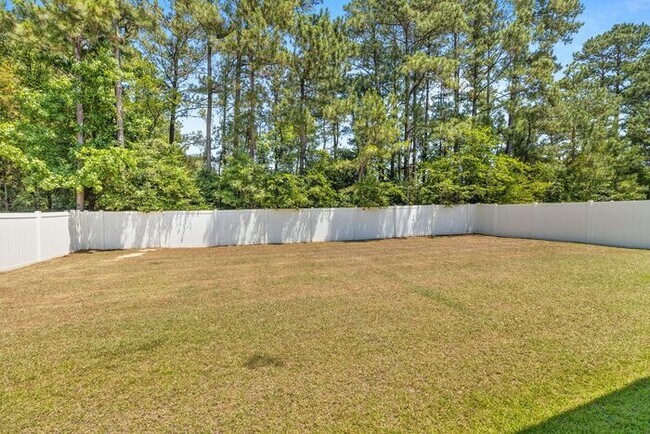 Building Photo - 5 Bedroom 3 Bath Home