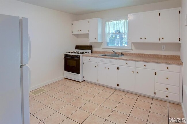 Building Photo - 128 S Meridian Rd