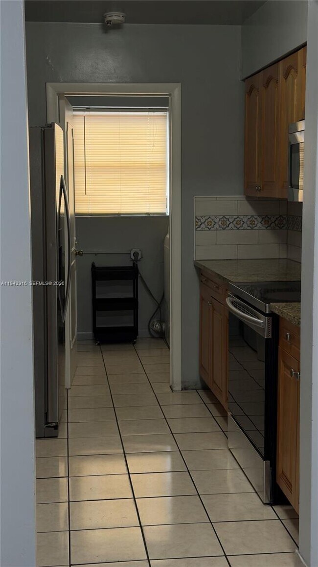 Building Photo - 3731 NE 12th Terrace