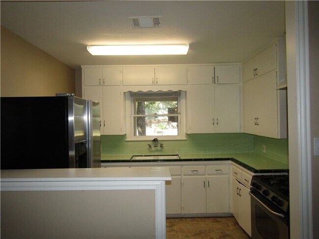 Building Photo - East Austin 3x2 Home Near Downtown & UT