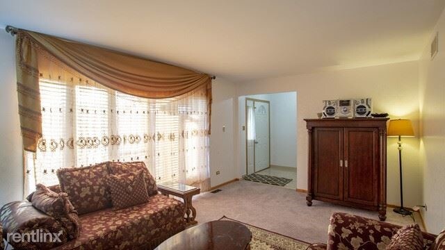 Building Photo - 4 br, 3 bath House - 10837 Lorel Avenue