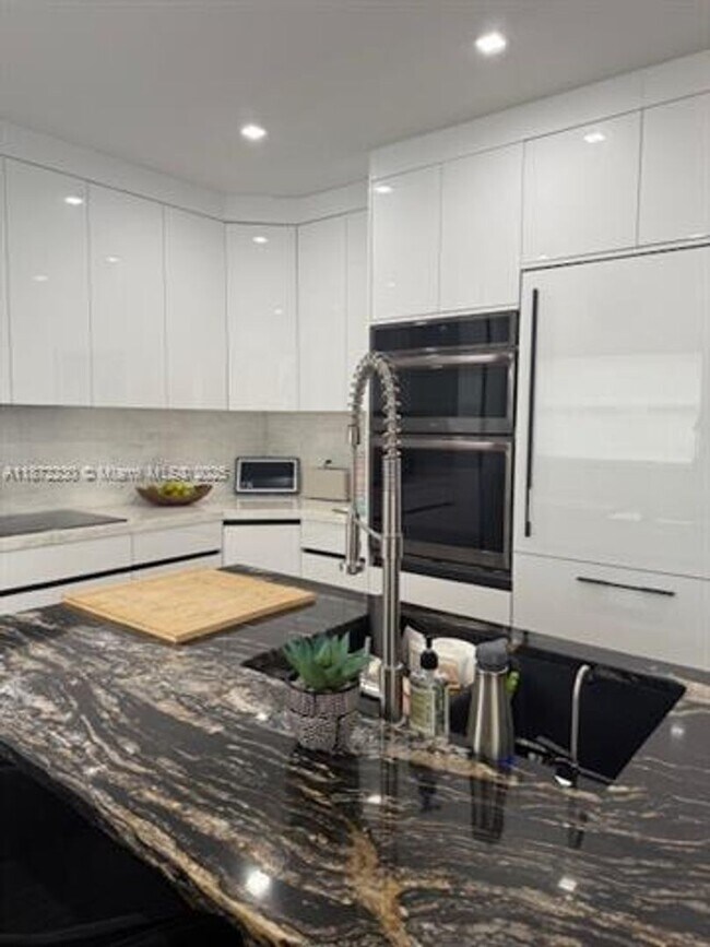 Building Photo - 6901 NW 112th Ave