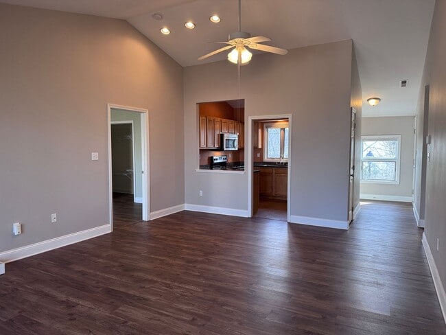 Building Photo - Central AVL Condo - Huge Deck, Views and Community Pool