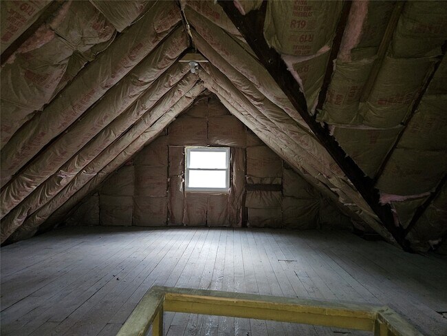 Building Photo - 120 Henry St