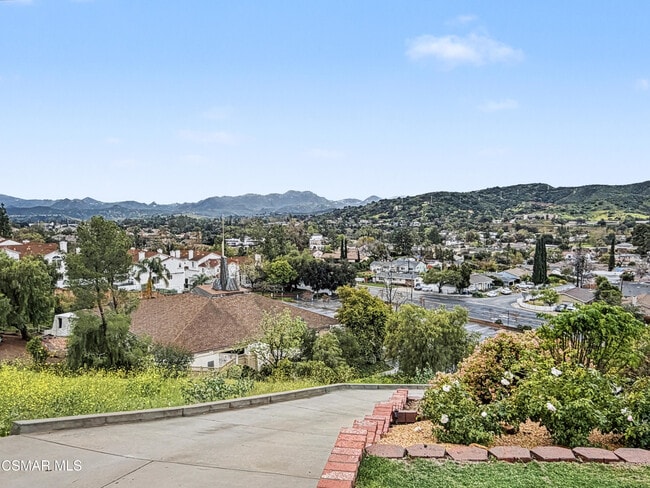 Building Photo - 2485 E Hillcrest Dr