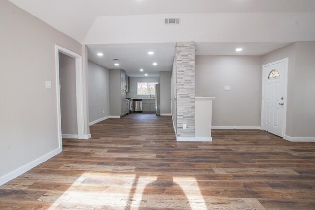 Building Photo - 4131 Lufborough Dr