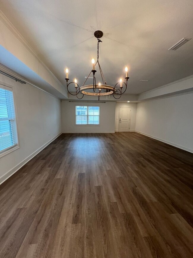 Building Photo - Available May!