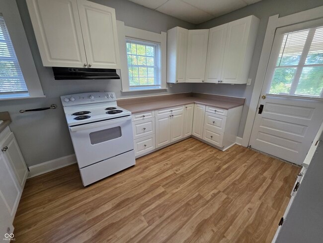 Building Photo - 115 S Heflin St