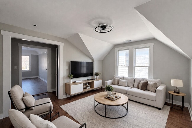 Building Photo - 315 W 111th St