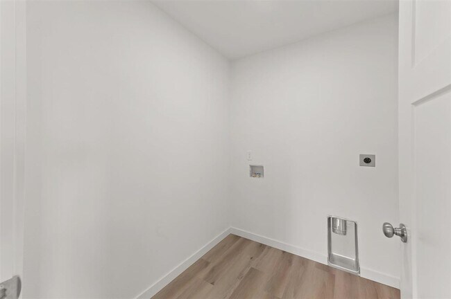 Building Photo - Brand New 2 Bed, 2 Bath Townhouse w/ a View!