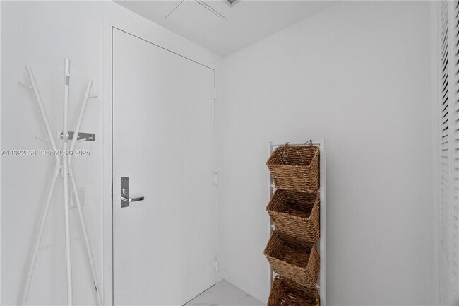 Building Photo - 300 S Biscayne Blvd