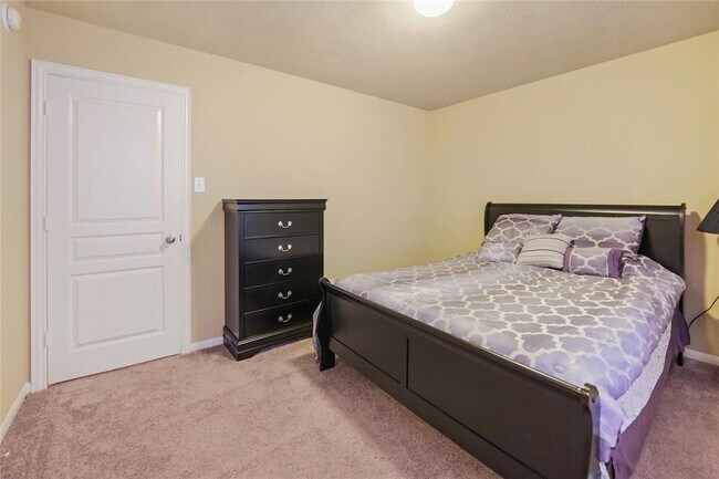 Building Photo - 6939 Hazelnut Ln