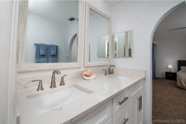 Building Photo - 2504 Hibiscus Dr W