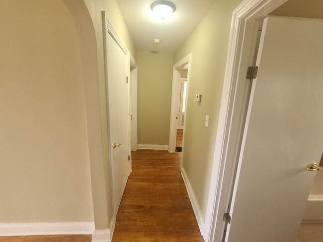 Building Photo - Extra clean and spacious home with a finis...