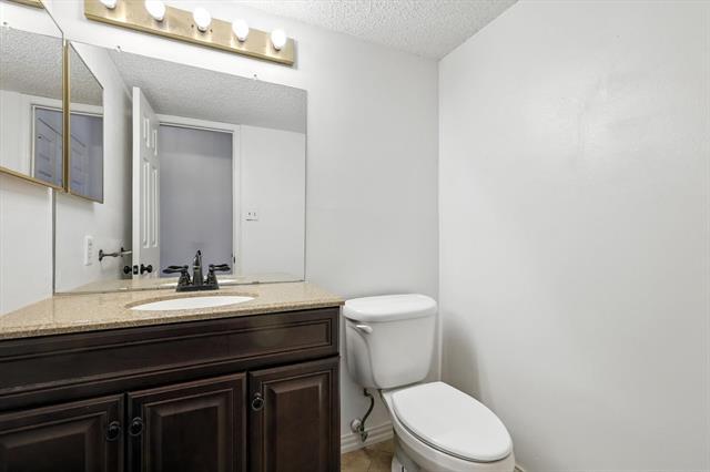 Building Photo - 990 Acorn Dr
