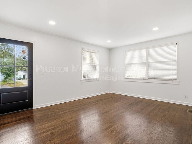 Building Photo - 4819 Boulevard Ln