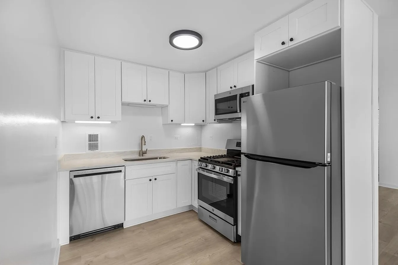 Kitchen - 5851 Quantrell Ave