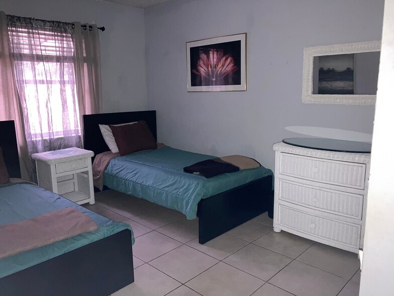 Building Photo - 522 Camino Ct