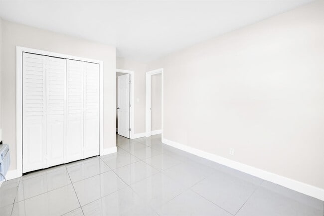 Building Photo - 431 W Camino Real
