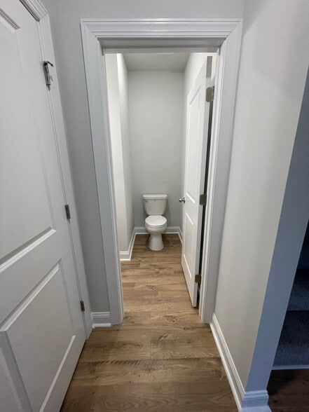 Building Photo - 704 Sutherland Ct