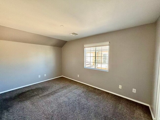 Building Photo - 2376 Summer Home St