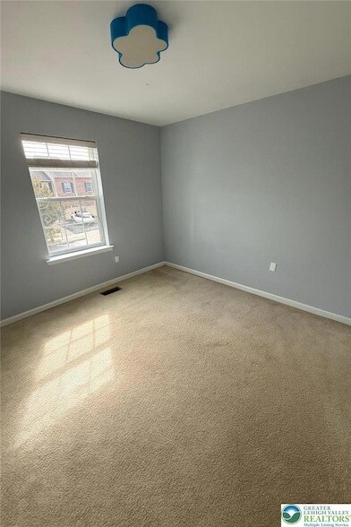 Building Photo - 4528 Bellflower Way