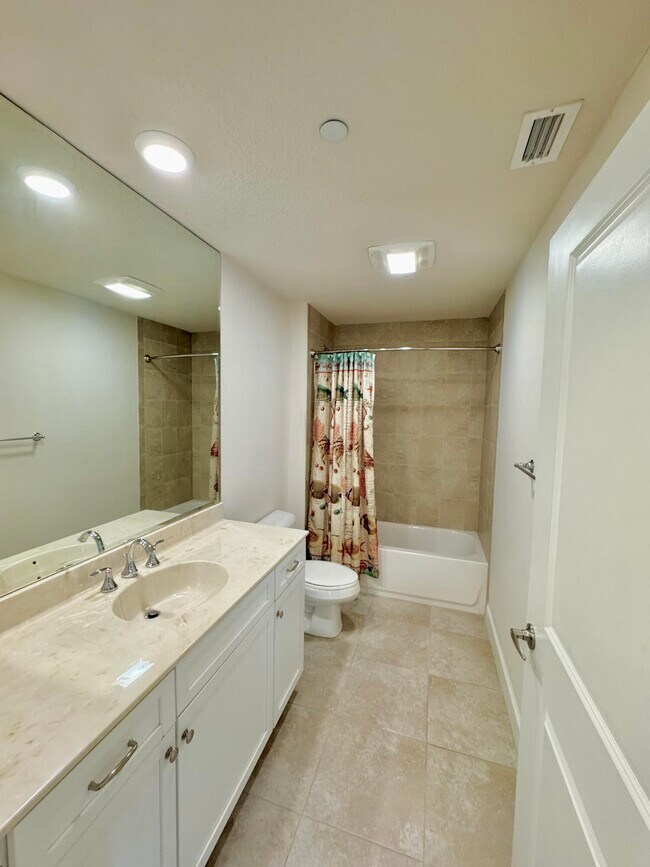 Building Photo - 341 Bay Colony Dr N
