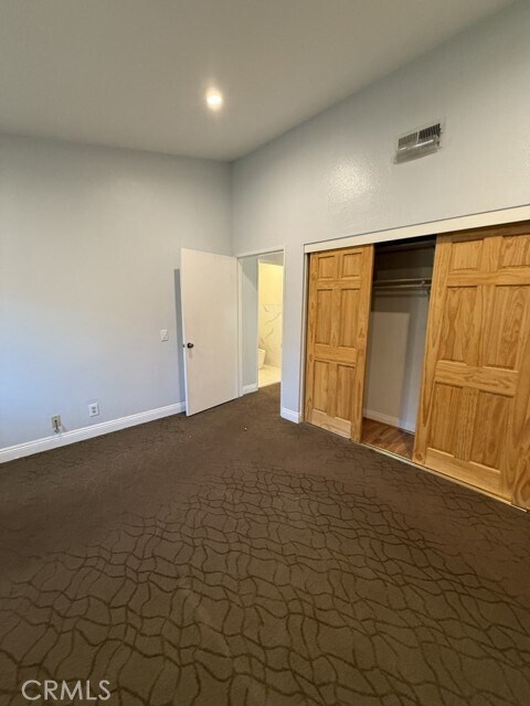 Building Photo - 9 Rock Cliff Pl