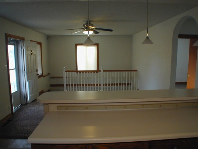 Building Photo - House For Lease