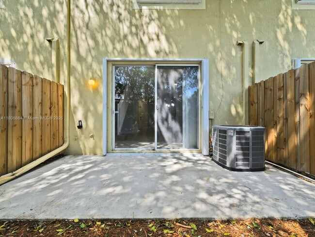 Building Photo - 2094 Hacienda Terrace