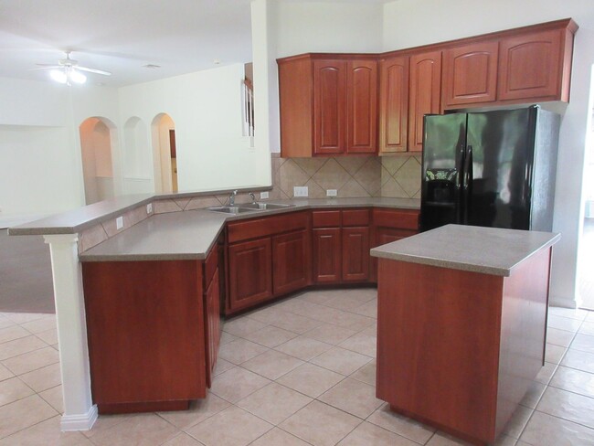 Building Photo - Large 4-bedroom with Office in the Estates...