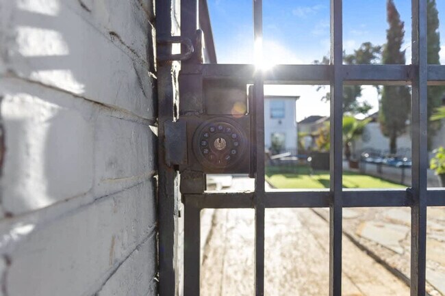 Building Photo - 2620 Arbor St