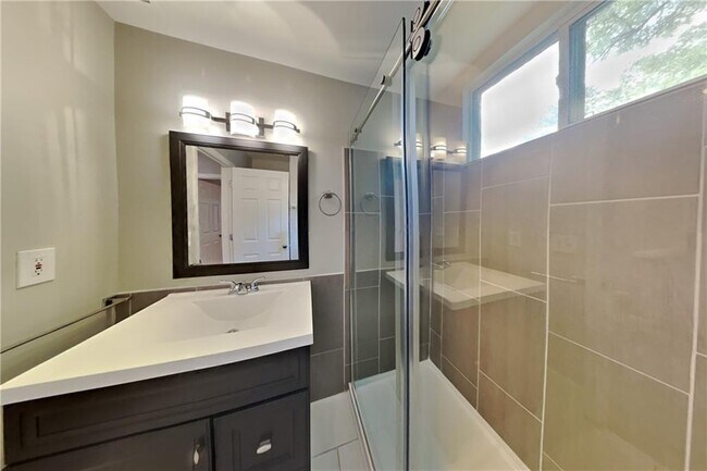 Building Photo - 345 Outwood Mill Ct