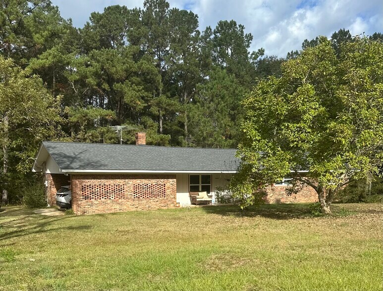 Located on 50 acres - 13978 Gristmill Creek Rd