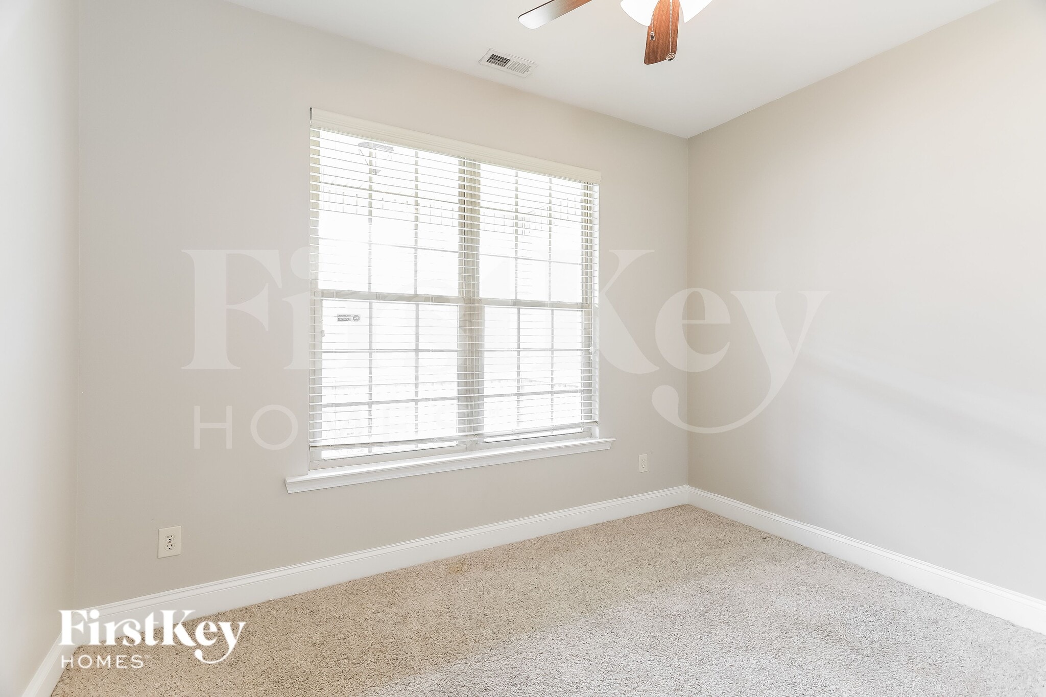 Building Photo - 20815 Sandy Dr