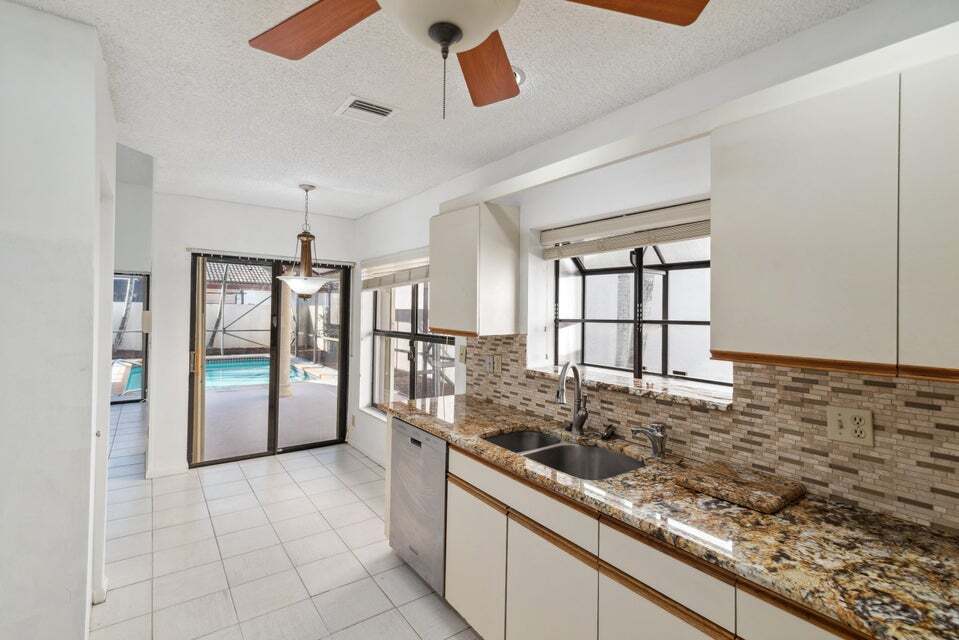Building Photo - 7842 Villa Nova Dr